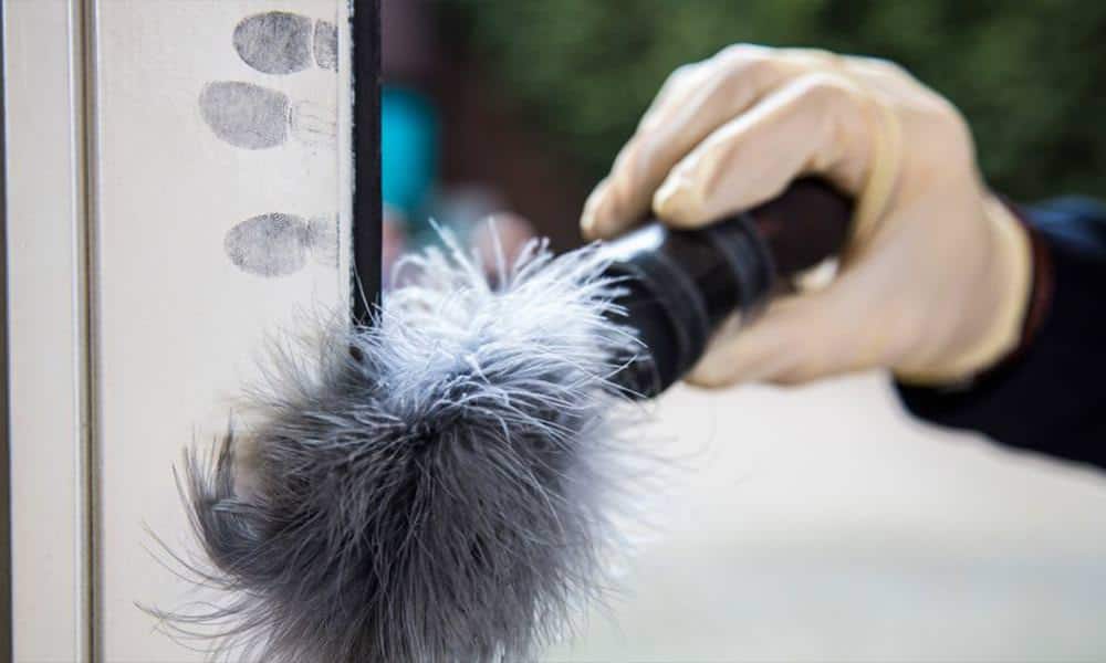 Fingerabdrücke an einem Fenster