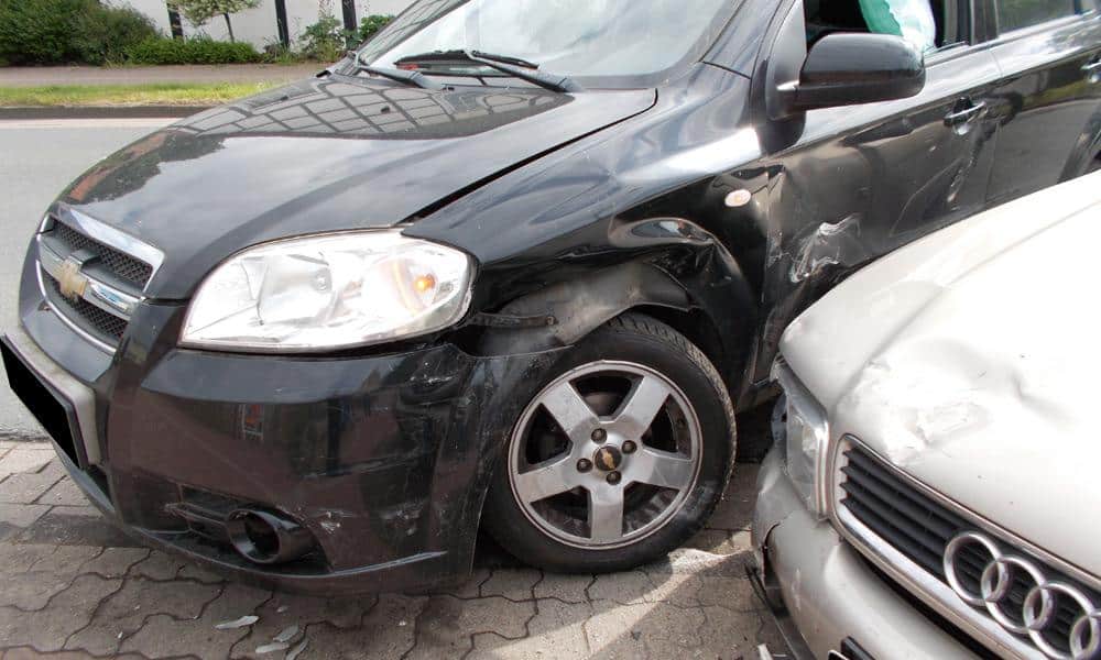 Nach der Kollision waren beide Autos nicht mehr fahrbereit. - © Polizei Porta Westfalica