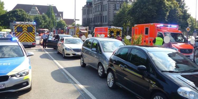 An dem Auffahrunfall am Wesertor waren vier Pkw beteiligt. - © Polizei Minden