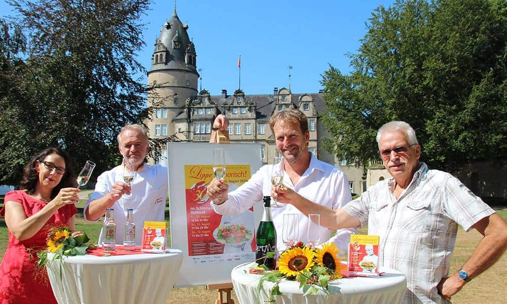 Astrid Illers (Stadtmarketing), Martin Dahlhaus (Zuckerbäckerei Dahlhaus), Christian Schneider (Veranstalter) und Carlo Fiege (Veranstaltungskoordination) - © Stadt Detmold