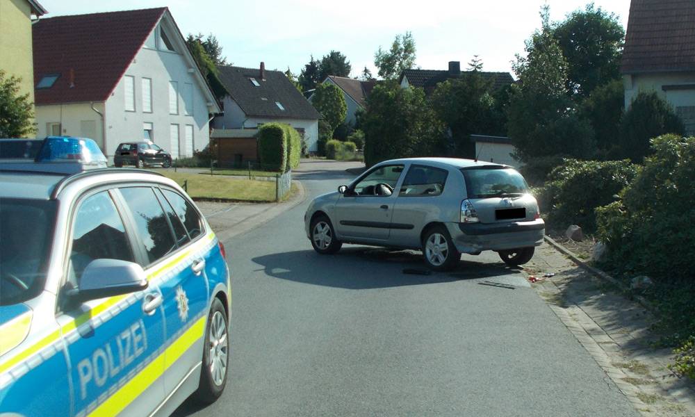 Nach dem Unfall mit dem Renault flüchtete der Unfallverursacher. - © Polizei Bad Oeynhausen