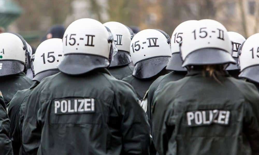 Hundertschaft der Polizei