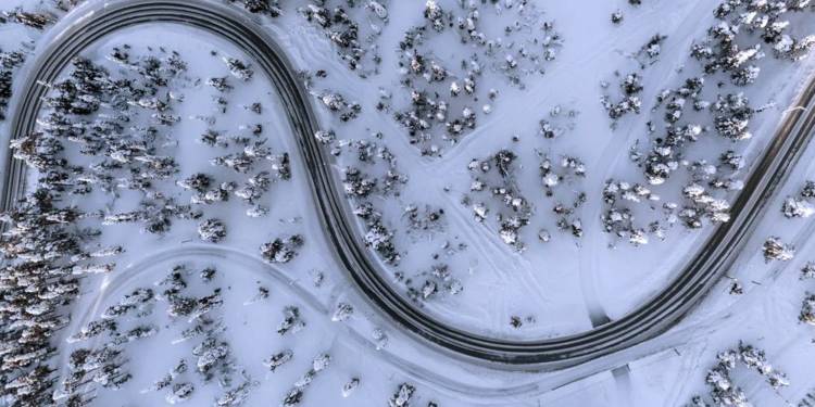 Schneebedeckte Straße - © Envato Elements