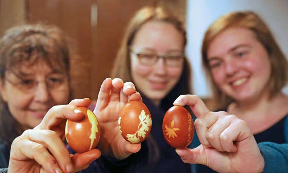 Eierfärben wie zu Urgroßmutters Zeiten steht im LWL-Freilichtmuseum Detmold auf dem Programm. - © LWL, Jähne