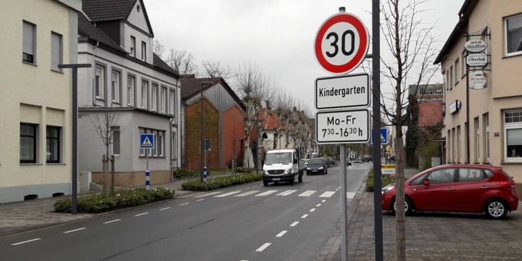 Neue 30er-Zone am Kindergarten an der Detmolder Straße in Bad Lippspringe - © Stadt Bad Lippspringe