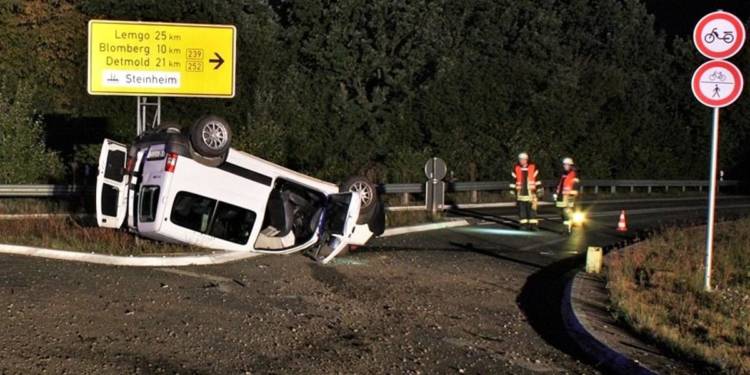 Der Citroën wurde erheblich beschädigt. - ©  Polizei Höxter