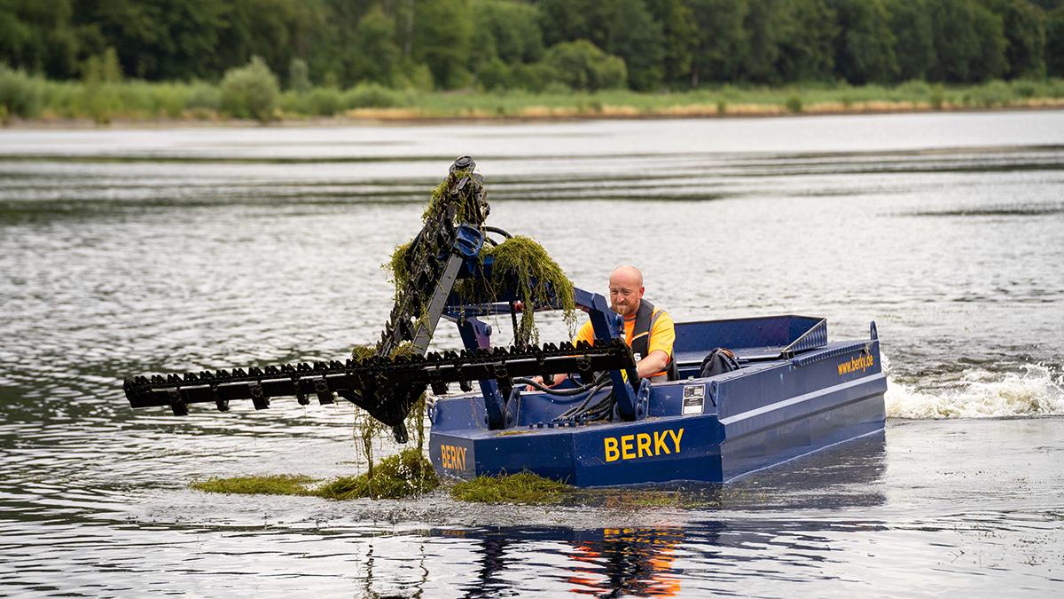 Schiedersee, Mähboot